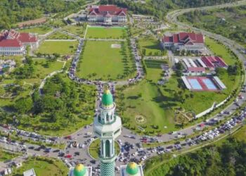 AHK: Pemimpin yang Mencintai Batik