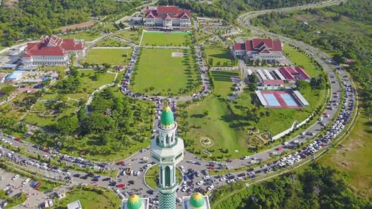 AHK: Pemimpin yang Mencintai Batik