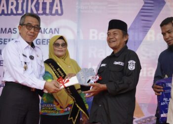 Bupati Ardiansyah Beri Motor Dinas dan Kelambu Antimalaria, Perkuat Pelayanan di Sandaran