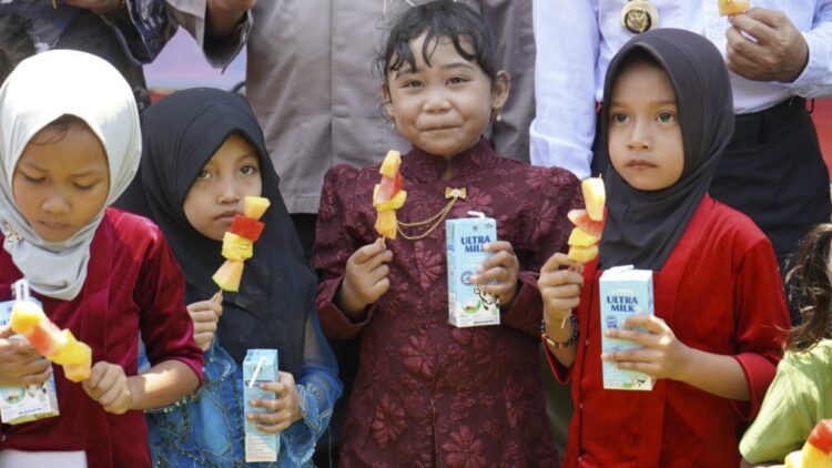 Sandaran Terang: Cahaya Komitmen Pemkab Kutim untuk Pemerataan Listrik