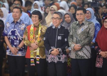 Nyanyikan Lagu “Ayah”, Siswa Tunanetra SLBN Kutim Bikin Suasana HAN Haru