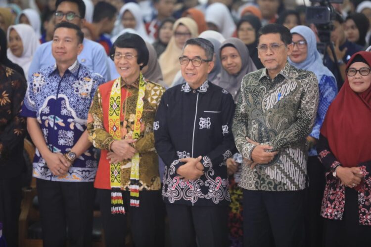 Nyanyikan Lagu “Ayah”, Siswa Tunanetra SLBN Kutim Bikin Suasana HAN Haru