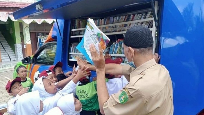 Perpustakaan Keliling Dispusip Kutim Sasar Sekolah hingga Ruang Publik