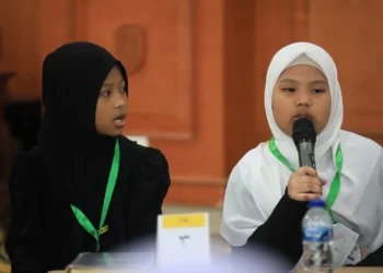 Usia 7 Tahun, Khodijah Jadi Penghafal Termuda di Khotmil Qur’an DPRD Kutim