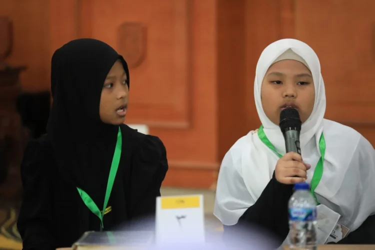Usia 7 Tahun, Khodijah Jadi Penghafal Termuda di Khotmil Qur’an DPRD Kutim