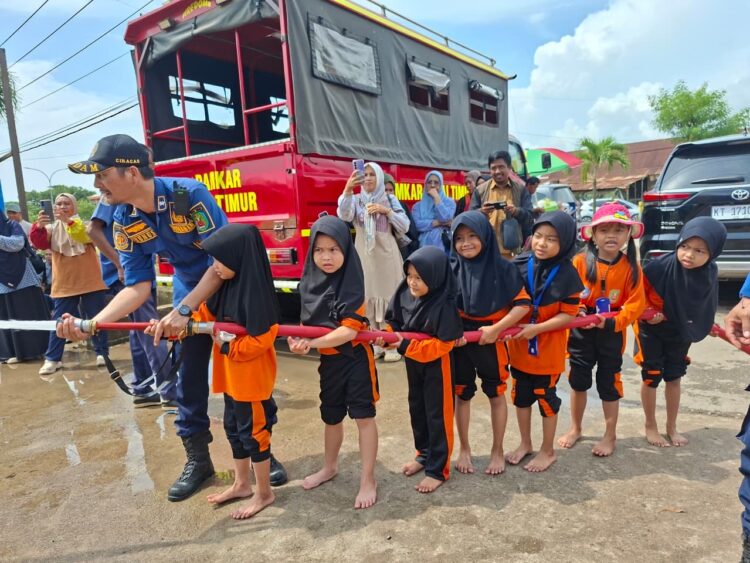 Damkarmat Kutim Kenalkan Mitigasi Kebakaran kepada Anak TK