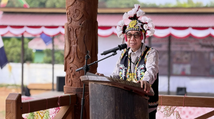 Bupati Kutim Main Jatung Utang, Mahyunadi Bernyanyi di Festival UFAH 2026
