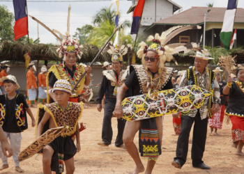Bupati Kutim Tawarkan Kuliah Gratis di STIPER untuk Pemuda Kayan