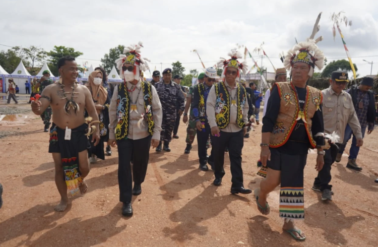 Bupati dan Wabup Kutim Ikut Menyumpit di Festival UFAH 2026