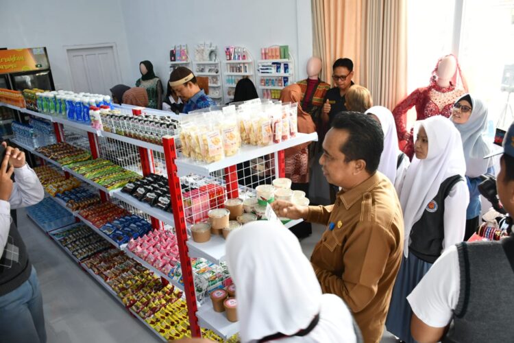 KPC Dukung SMAN 1 Sangatta Selatan Bangun Minimarket